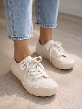 Vince Off White Canvas Lace Up Sneakers Women’s Size 6 EU 36 Minimal Clean Girl
